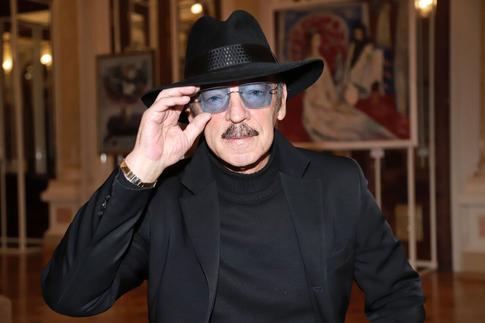 Михаил Боярский госпитализирован после серьезного падения за кулисами театра