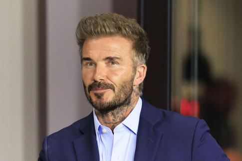 Оставил жену и дочь: Бекхэм сбежал из дома сразу после 50-летнего юбилея