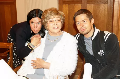 Стас Пьеха тепло поздравил младшую сестру с днем рождения