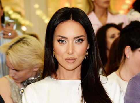 «Мне пофиг»: Алсу ответила на обвинения в пластике