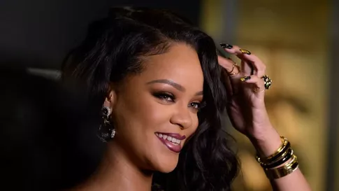 Рианна снова станет мамой: певица показала округлившийся живот