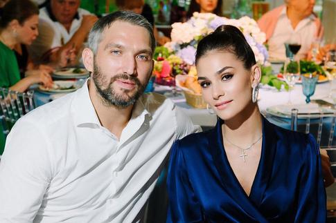 Анастасия Шубская показала уникальный подарок Бекхэма Овечкину