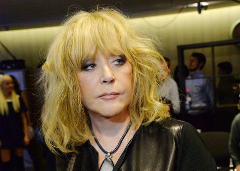 «Будем думать о живых»: Пугачева поздравила россиян с Днем Победы