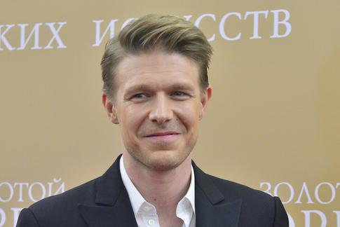 «Краш»: Ефремов восхитил спортивной фигурой в коротких шортах