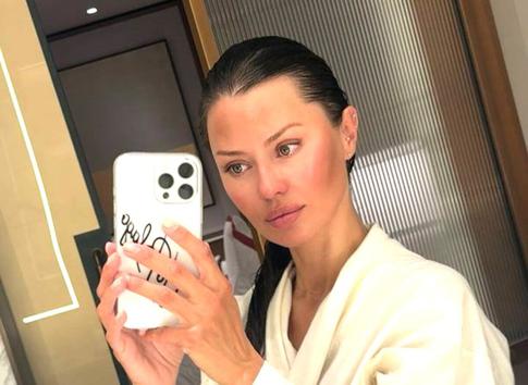 «Не слишком рано ей?»: 13-летняя дочь Бони смутила публику фривольным нарядом