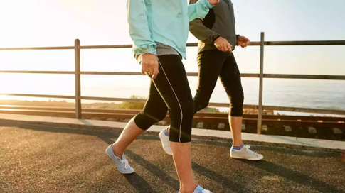 Против стресса и лишнего веса, для сна и сердца: чем ходьба полезна для организма