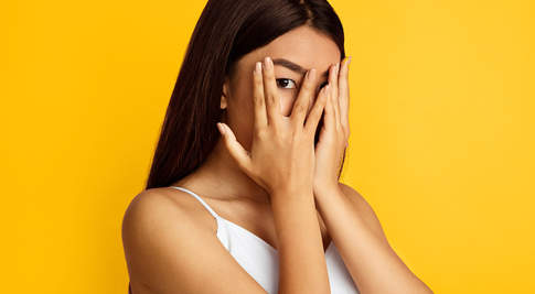 В центре внимания: что такое эффект прожектора — и как он портит нам жизнь и отношения