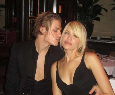 Елена Перминова навестила бойфренда-манекенщика в Париже после слухов о расставании