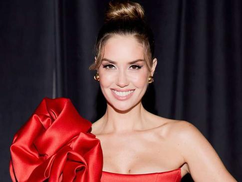 Агата Муцениеце вышла в свободном платье на фоне слухов о беременности