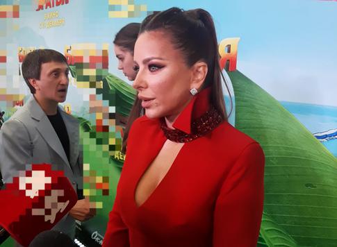 Кадры недели: Ани Лорак официально стала россиянкой, Толкалину заметили на полу в кинотеатре