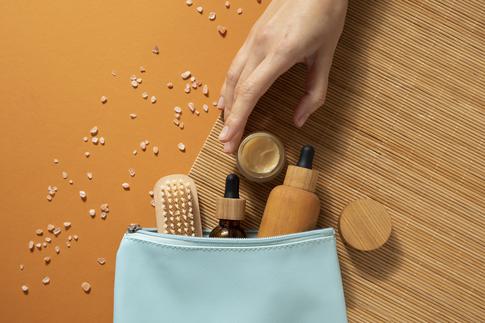 Пять средств, которые обязательно должны быть в косметичке этим летом