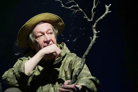 «Желают успехов убийце»: в Сети прокомментировали новость о возвращении Ефремова на сцену