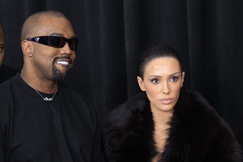 «Ей нужна помощь»: выход Бьянки Цензори в съедобных трусах ошарашил Интернет