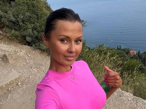 Боня предстала в образе, напомнившем стиль Бьянки Цензори