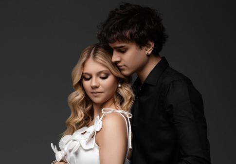 «Режим ожидания»: Трусова устроила «беременную» фотосессию с голым животом