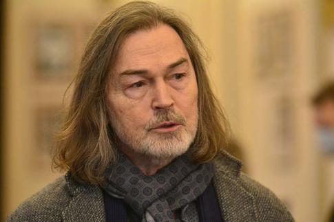 Сафронов лично вручит Маску его портрет: «Это будет космическая картина»