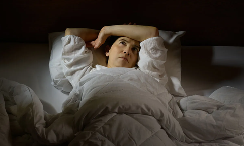 Как наладить сон после 45: небанальные советы для женщин в пре- и менопаузе