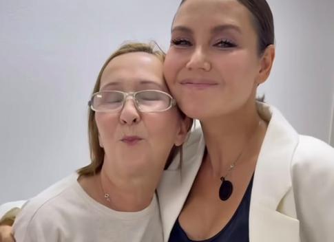 Ляйсан Утяшева навестила своего первого тренера: трогательная встреча спустя годы