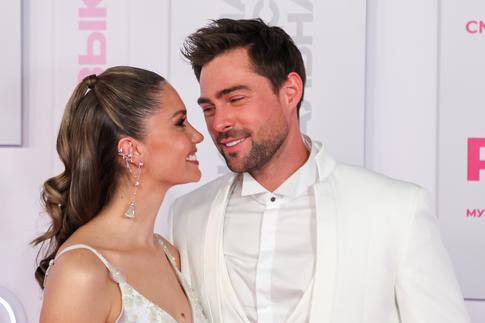 Эмоции через край: Агата Муцениеце и Петр Дранга узнали пол будущего малыша