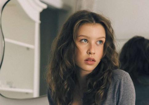 «Ты знаешь, что такое лифчик?»: фото Анны Пересильд в Италии смутили Интернет