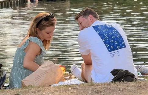 Эмма Уотсон замечена на пикнике с новым возлюбленным