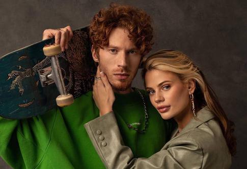 В купальнике и с букетом: невестка Орбакайте провела время на даче Пугачевой