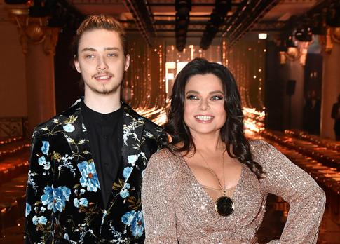 Отпуск в русском духе: сын Королевой и Тарзана появился в блоге мамы после долгого молчания