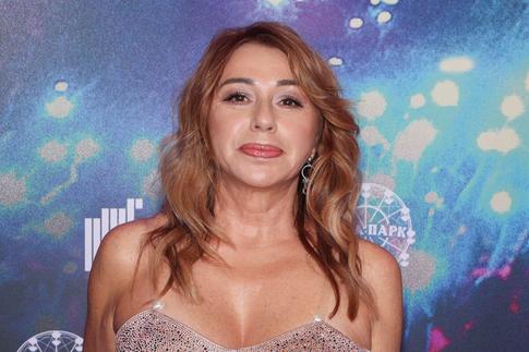 «Не приходи домой рано»: дочь Апиной отправилась на выпускной в смелом наряде