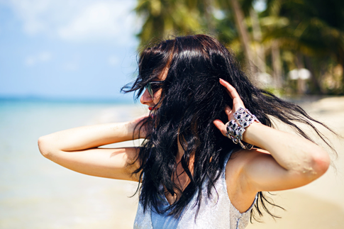 Пилинг, ламинирование и еще 3 процедуры для волос, которые полезно сделать летом