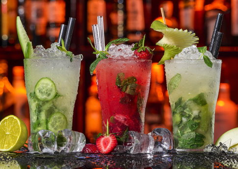 Ни капли спиртного: полезные альтернативы алкогольным коктейлям летним вечером