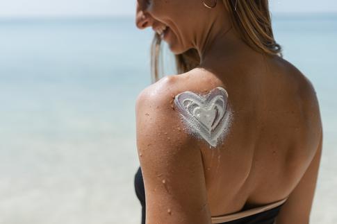 Солнечные ванны с защитным «экраном»: все, чего вы не знали о новейших SPF-средствах