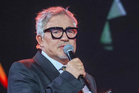 Сильно переживает, но готовится к разводу: чем занят обманутый женой Дибров