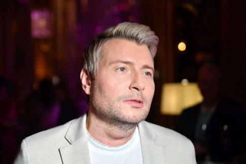 Пластика или фотошоп?: фанаты едва узнали уехавшего в Шанхай Баскова