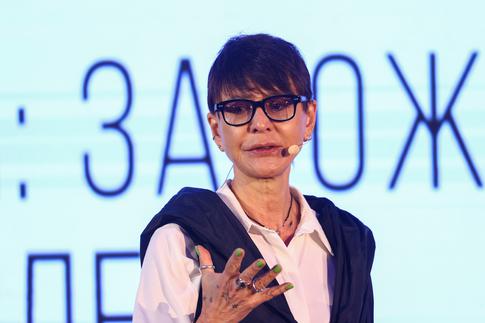 Ирина Хакамада отправилась на морскую прогулку с дочкой: кадры с отдыха