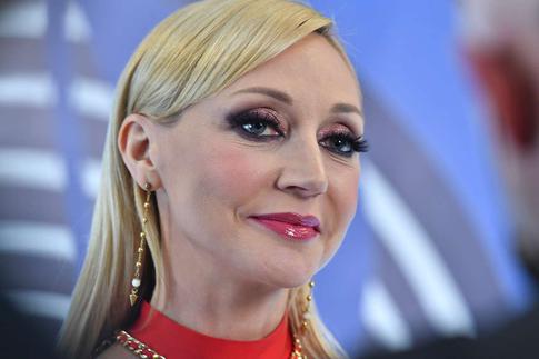 Прогулка по Лондону: Орбакайте поделилась новыми кадрами с мужем и дочкой