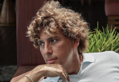 «Молодой»: Максим Галкин* поделился личными фото из прошлого