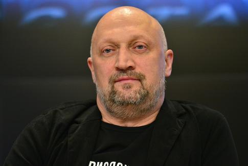 «Волосы встали дыбом»: Гоша Куценко ужаснулся соцсети, в которой сидят его дочки