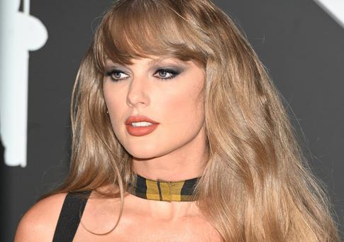 Вслед за Анфисой Чеховой: Тейлор Свифт объявила о помолвке с известным футболистом