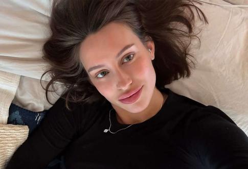 «Будто ваша сестра»: мама невесты Тимати очаровала соцсети своей красотой