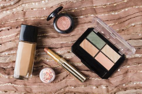 Не спешите выбрасывать просрочку: как еще можно использовать косметику