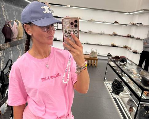 «Маленькая шалость»: Ольга Бузова раскрыла, как порадовала себя после опоздания на рейс