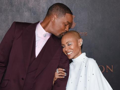 Уилл Смит впервые за десять месяцев появился вместе с женой