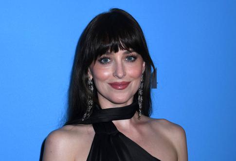 «Тюль поверх трусов»: откровенный наряд Дакоты Джонсон обругали в Сети