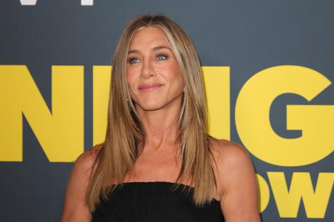 Дженнифер Энистон призналась, что редко моет волосы ради их красоты