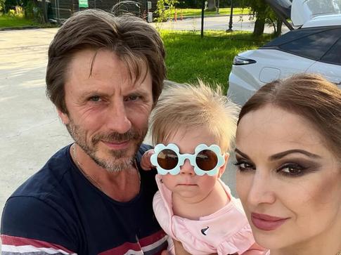 «Будущая чемпионка»: дочь Дробязко и Ванагаса прокатилась с папой на льду