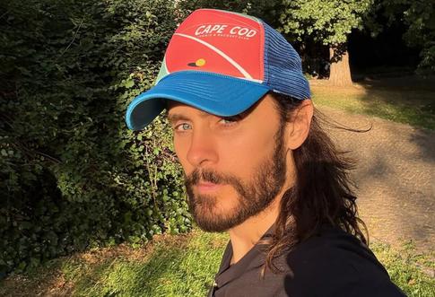 «Человеку 50…»: нестареющий Джаред Лето удивил фанатов спортивной подготовкой