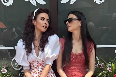 «Красоточки мои»: Евгений Леонов приветствовал своих экранных дочек Карпович и Сиваеву