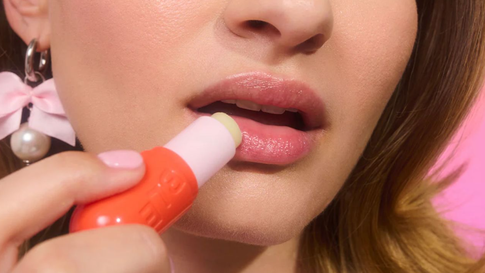 Осенний поцелуй после жаркого лета: правила ухода за губами в холода