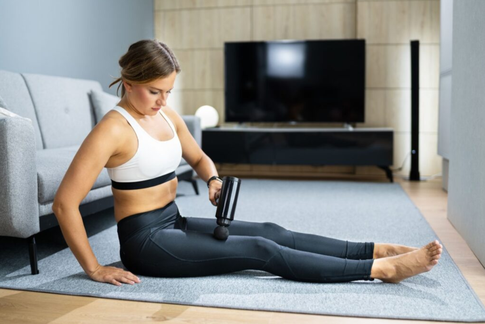 Массажный пистолет — горячий велнес-тренд: безопасен ли для дома и как им пользоваться