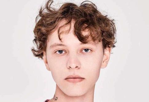 Скандально известному певцу Шарлоту отказали в отправке на СВО